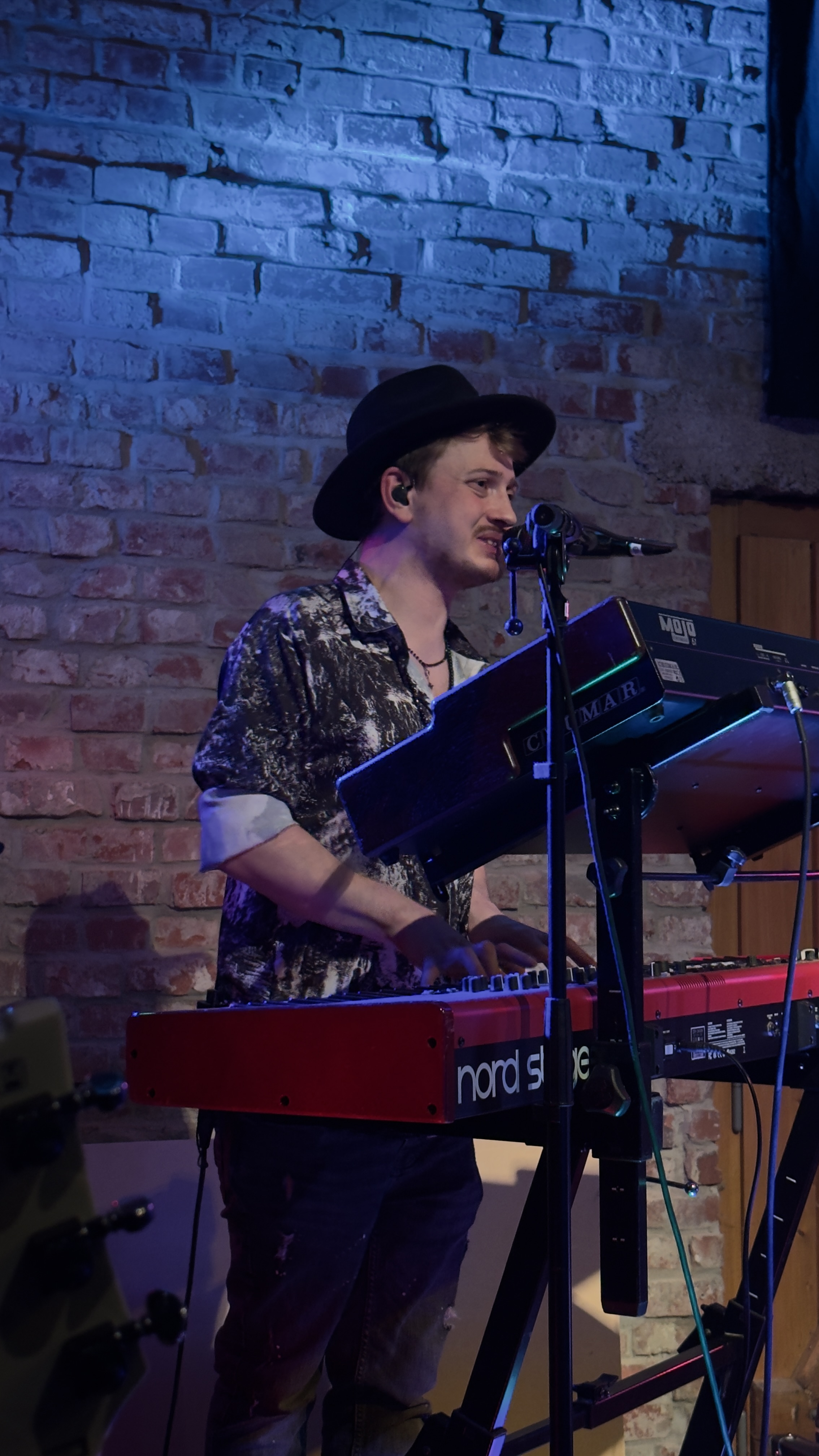 Lucas Urner performing live