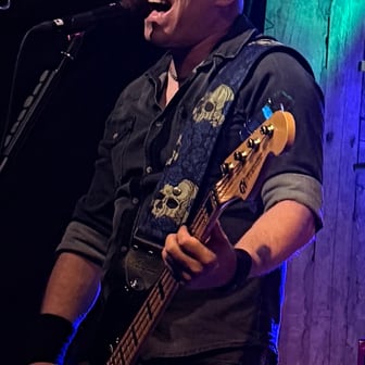 Lars Palenzatis performing live