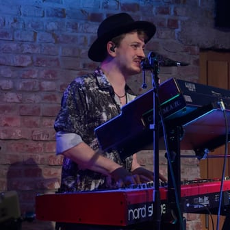 Lucas Urner performing live