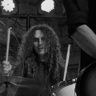 Nikolai Schlott performing live